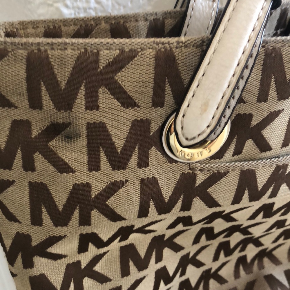 Authentic Michael Kors Purse. - image 4